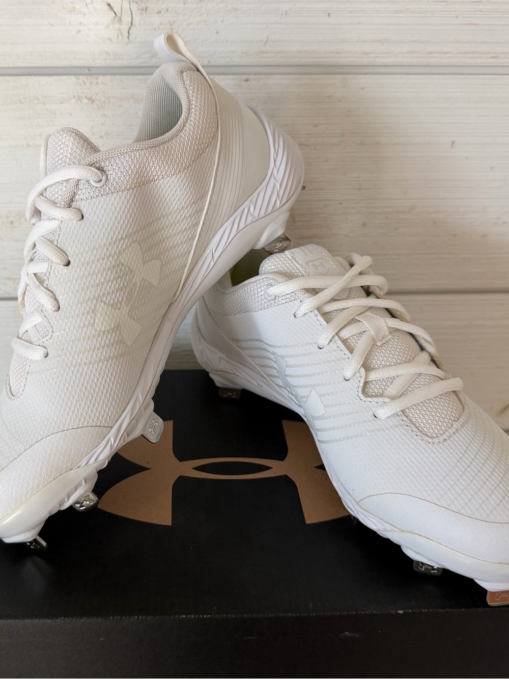 Under Armour UA W Glyde ST Womens 7.5 White Metal Softball Cleats 1297335-100